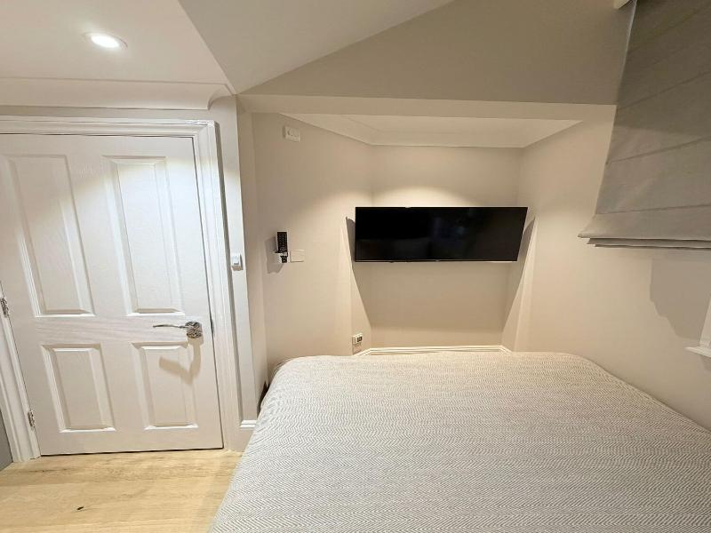 Cleveland Residences Kensington image