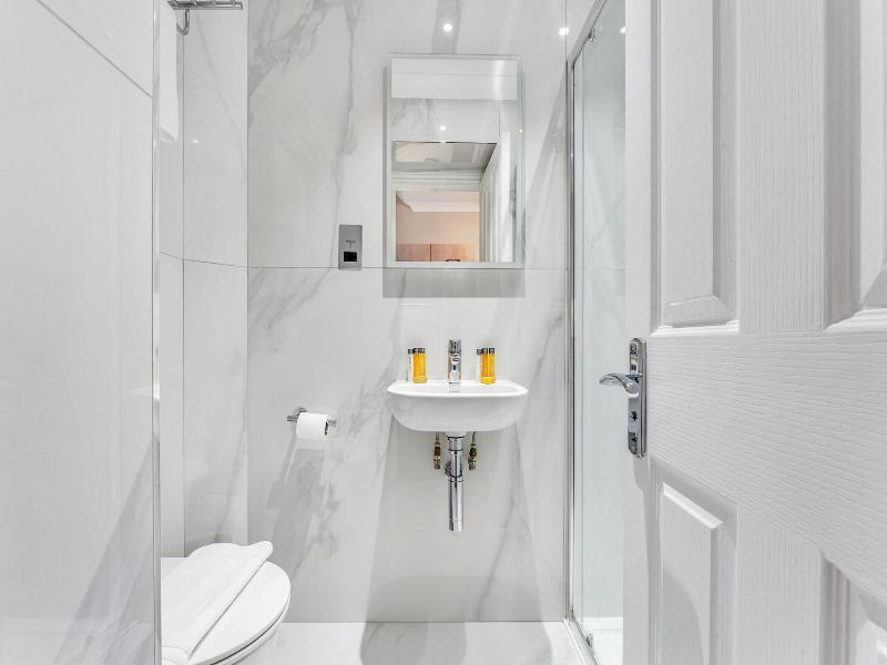 Cleveland Residences Kensington image