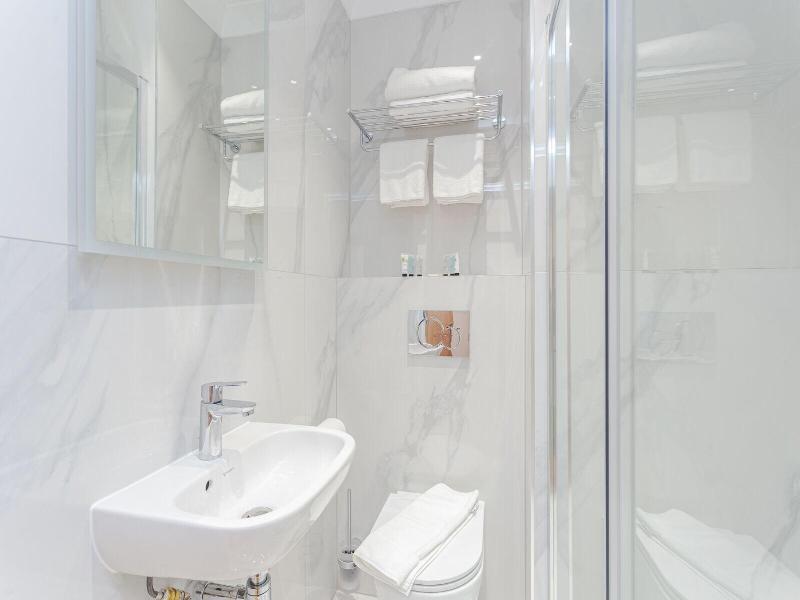 Cleveland Residences Kensington image