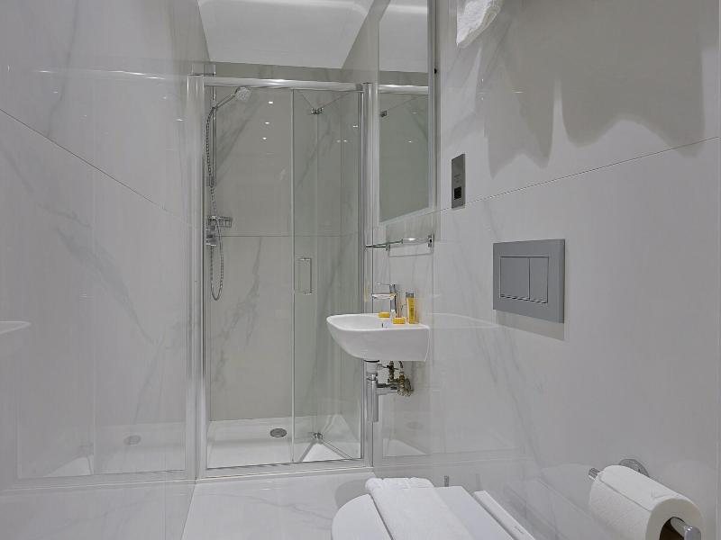 Cleveland Residences Kensington image