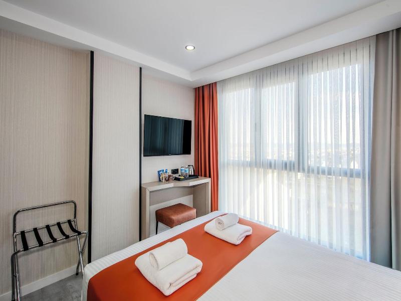 Cosi̇nus Ai̇rport Hotel image
