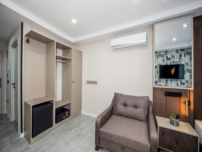 Cosi̇nus Ai̇rport Hotel image
