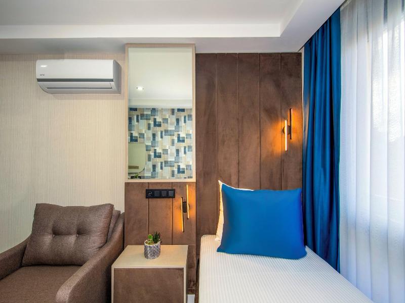 Cosi̇nus Ai̇rport Hotel image