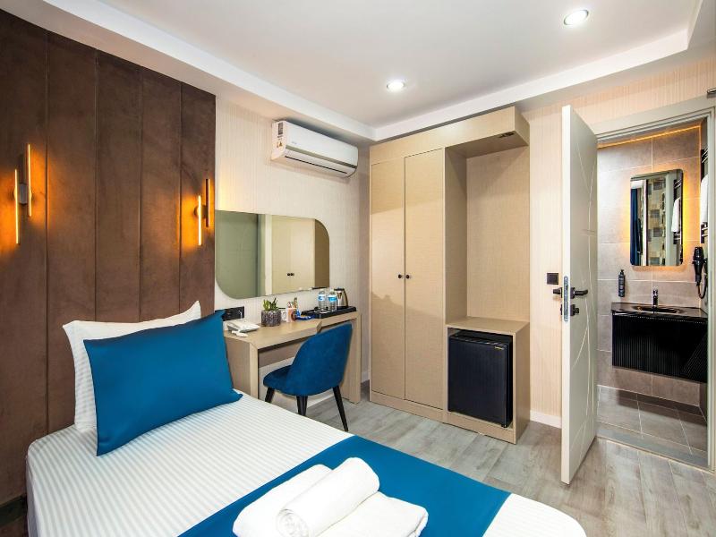 Cosi̇nus Ai̇rport Hotel image