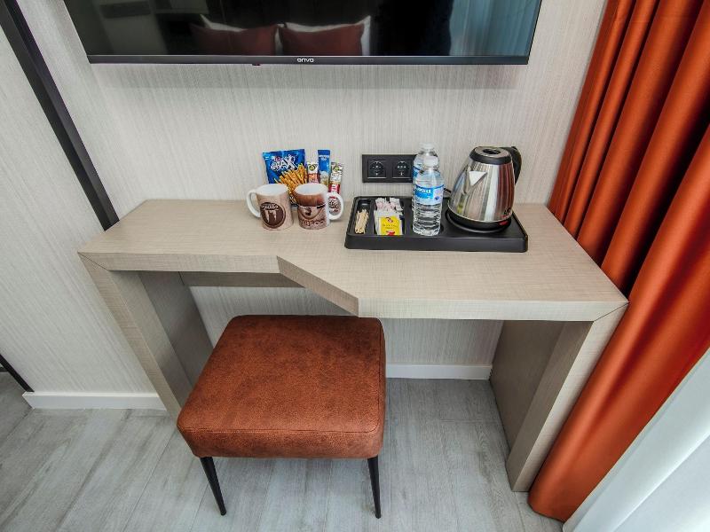 Cosi̇nus Ai̇rport Hotel image