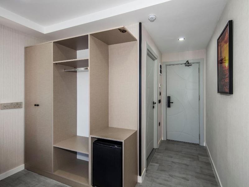 Cosi̇nus Ai̇rport Hotel image