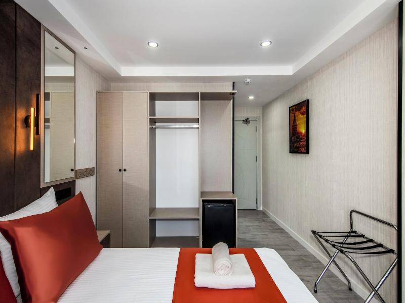 Cosi̇nus Ai̇rport Hotel image