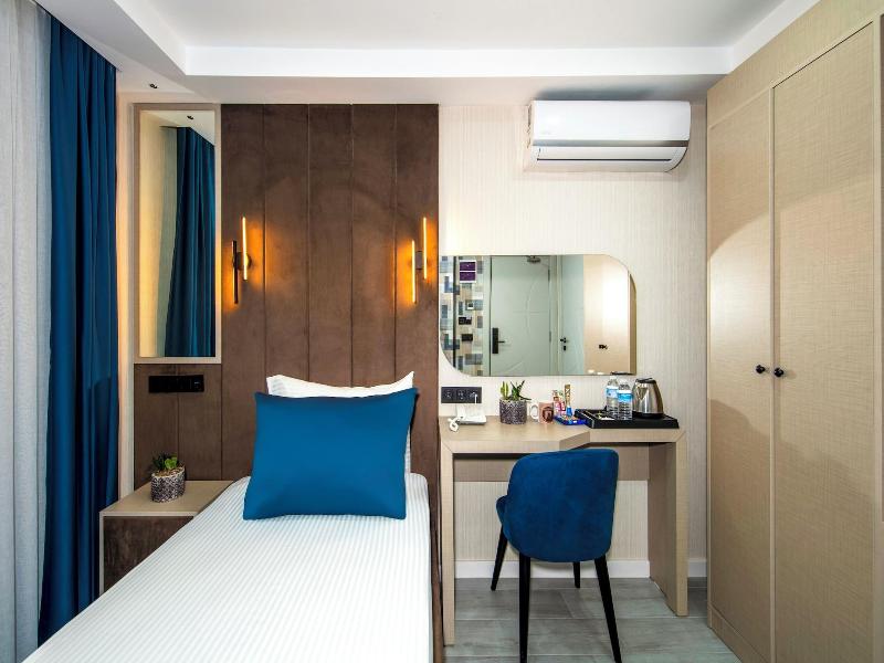 Cosi̇nus Ai̇rport Hotel image