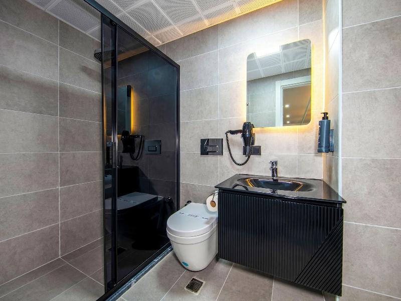 Cosi̇nus Ai̇rport Hotel image