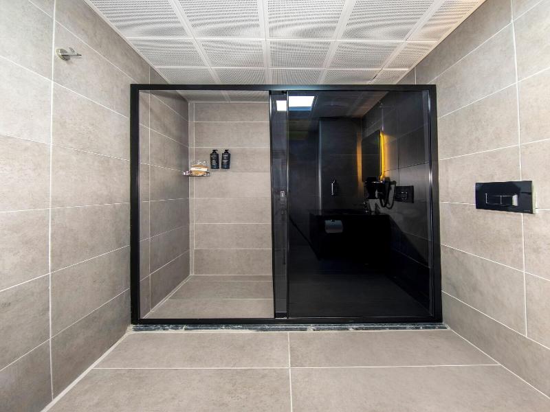 Cosi̇nus Ai̇rport Hotel image