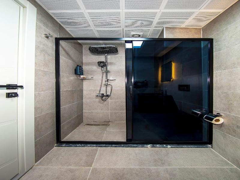 Cosi̇nus Ai̇rport Hotel image