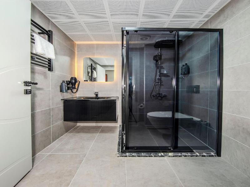 Cosi̇nus Ai̇rport Hotel image