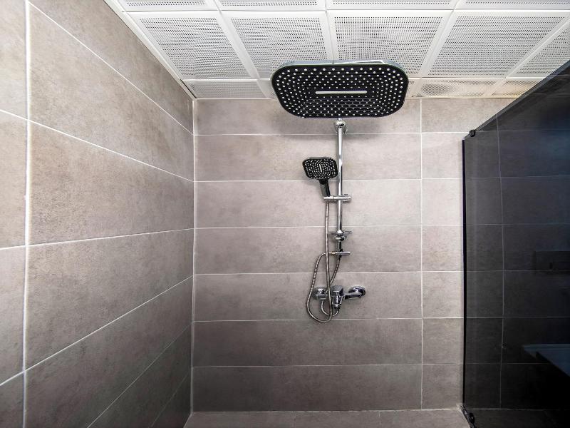 Cosi̇nus Ai̇rport Hotel image