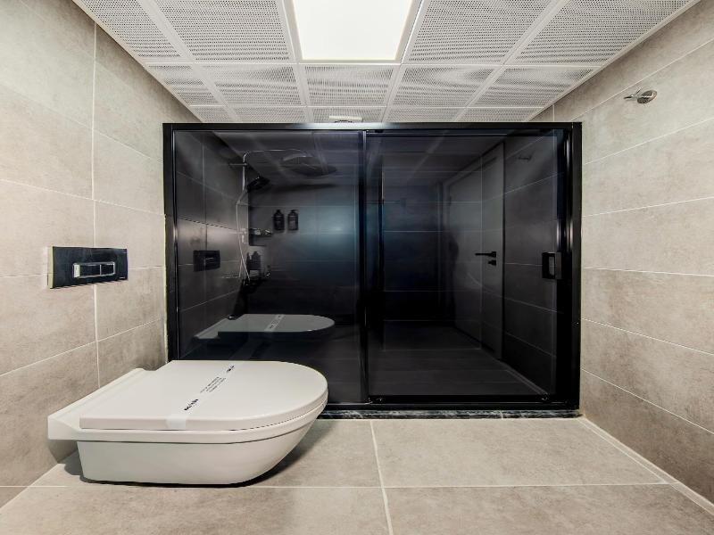 Cosi̇nus Ai̇rport Hotel image