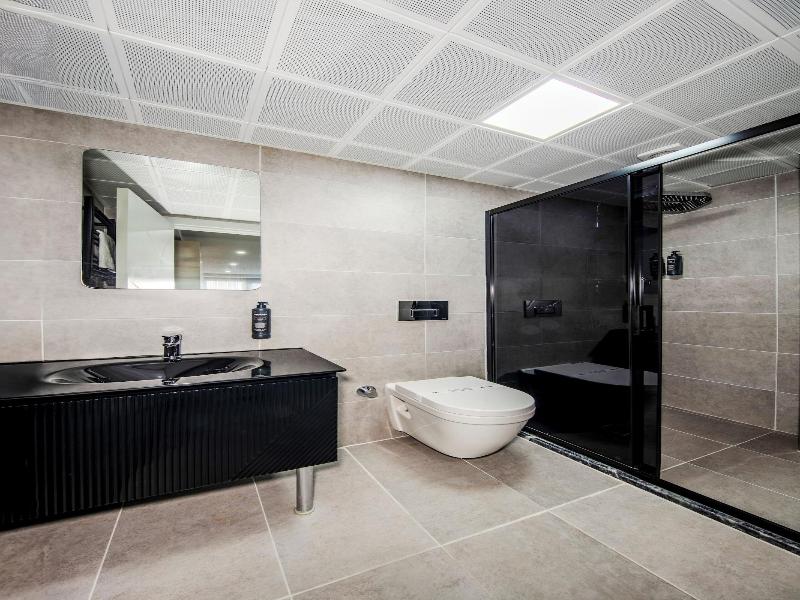 Cosi̇nus Ai̇rport Hotel image
