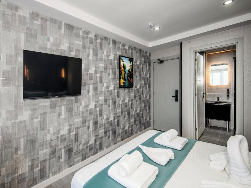 Cosi̇nus Ai̇rport Hotel image