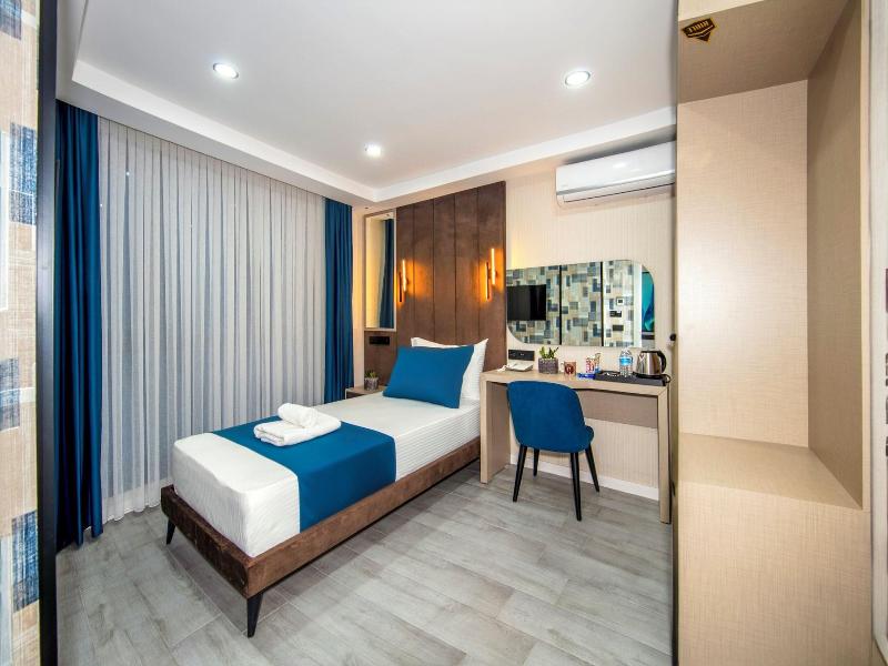 Cosi̇nus Ai̇rport Hotel image