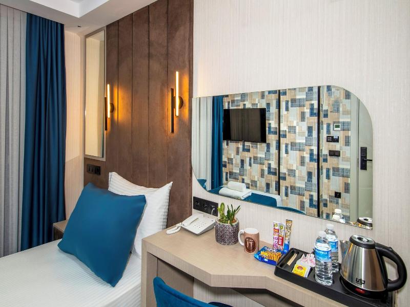 Cosi̇nus Ai̇rport Hotel image
