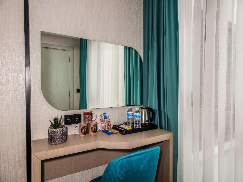 Cosi̇nus Ai̇rport Hotel image