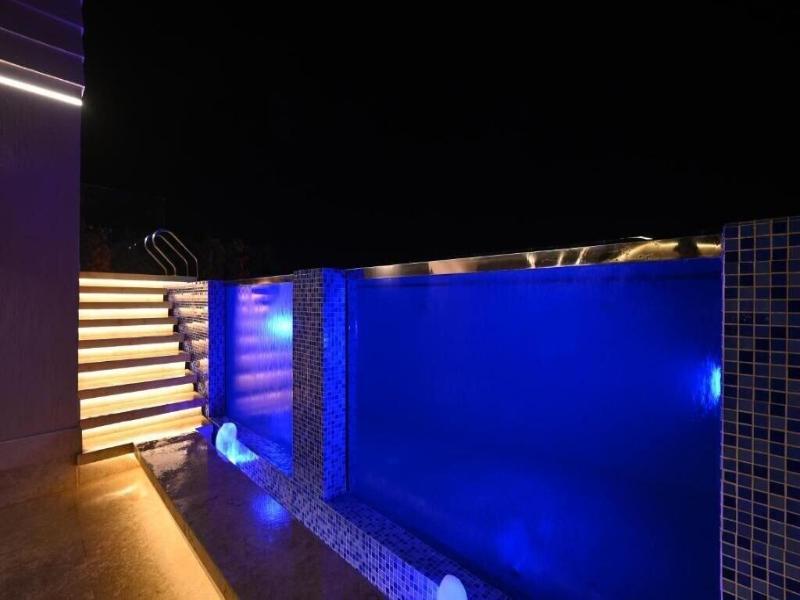 Solana Sky Pool Boutique Hotel image