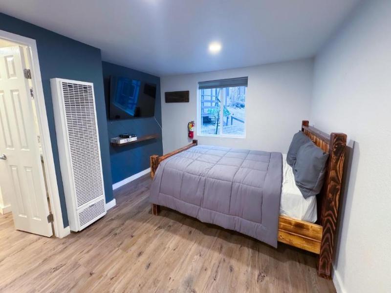 The Cedar Hideaway Standard Cabin