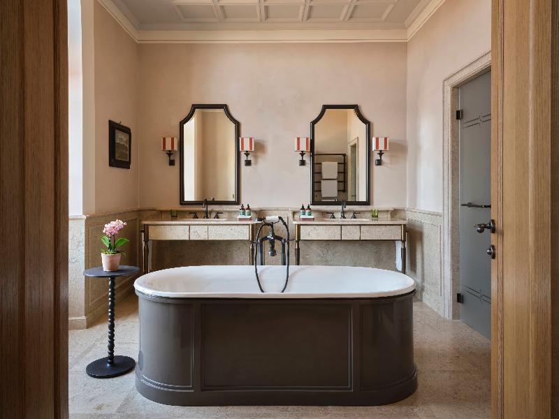 Collegio Alla Querce, Auberge Collection image