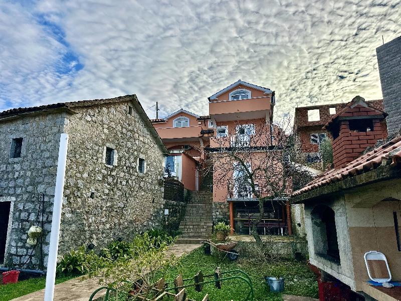 Zaliv Apartments image