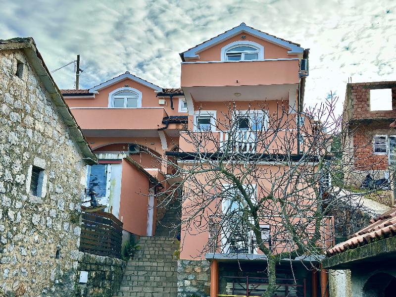Zaliv Apartments image