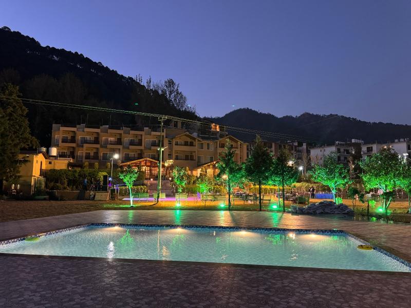 Foxoso Misty Oaks Resort image
