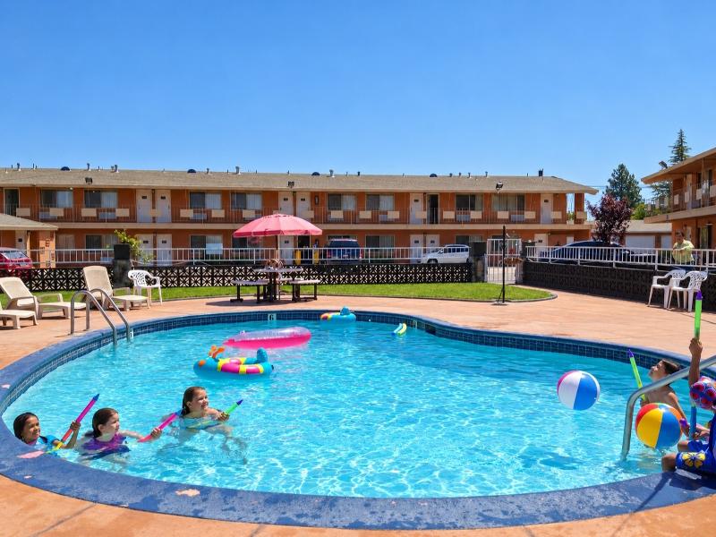 The River Inn & Suites