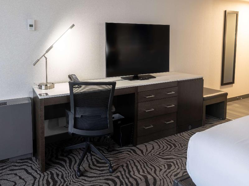 DoubleTree by Hilton Calgary North image