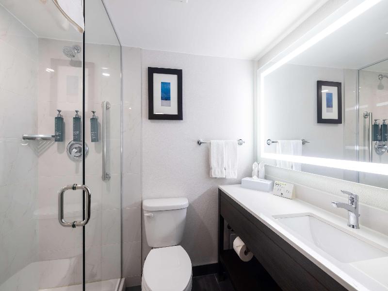 DoubleTree by Hilton Calgary North image