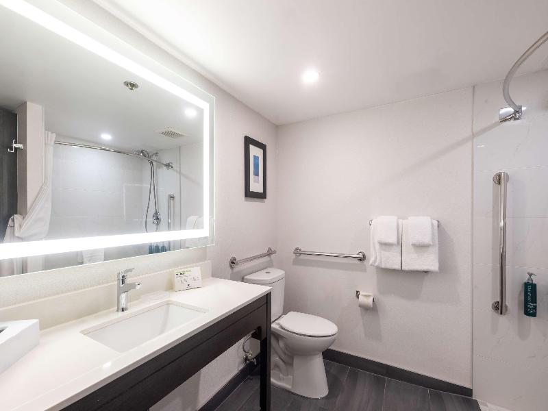 DoubleTree by Hilton Calgary North image