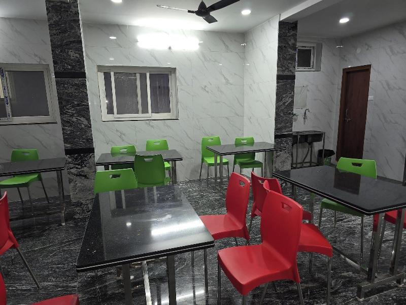 Om Sri Vigneshwara Palani Grand Hotel