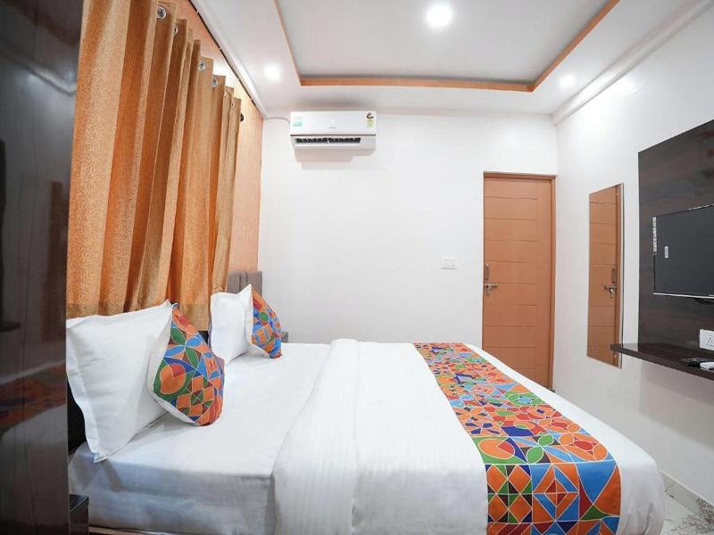 A White Pearl Suites image