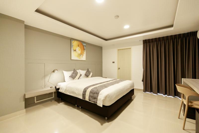Utd8 Hotel & Residence