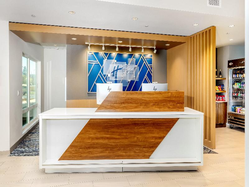 Holiday Inn Express & Suites Roseburg North