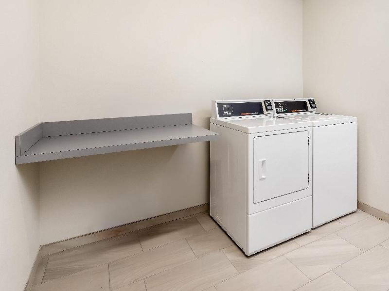 Holiday Inn Express & Suites Roseburg North