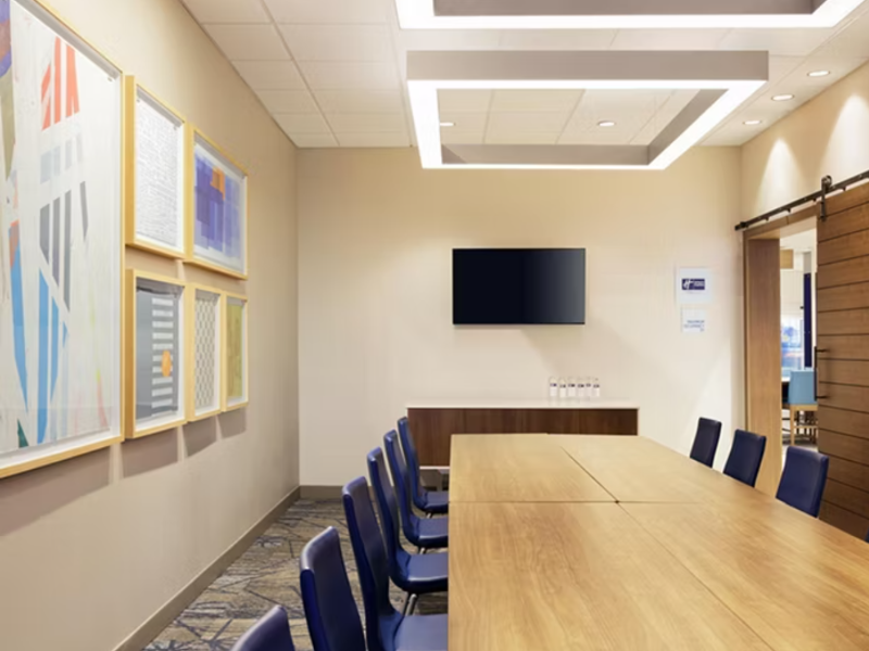 Holiday Inn Express & Suites Roseburg North image
