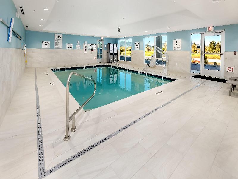 Holiday Inn Express & Suites Roseburg North