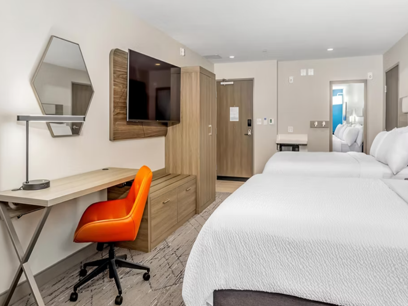 Holiday Inn Express & Suites Roseburg North image