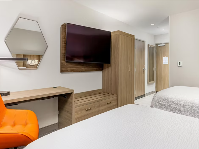 Holiday Inn Express & Suites Roseburg North image