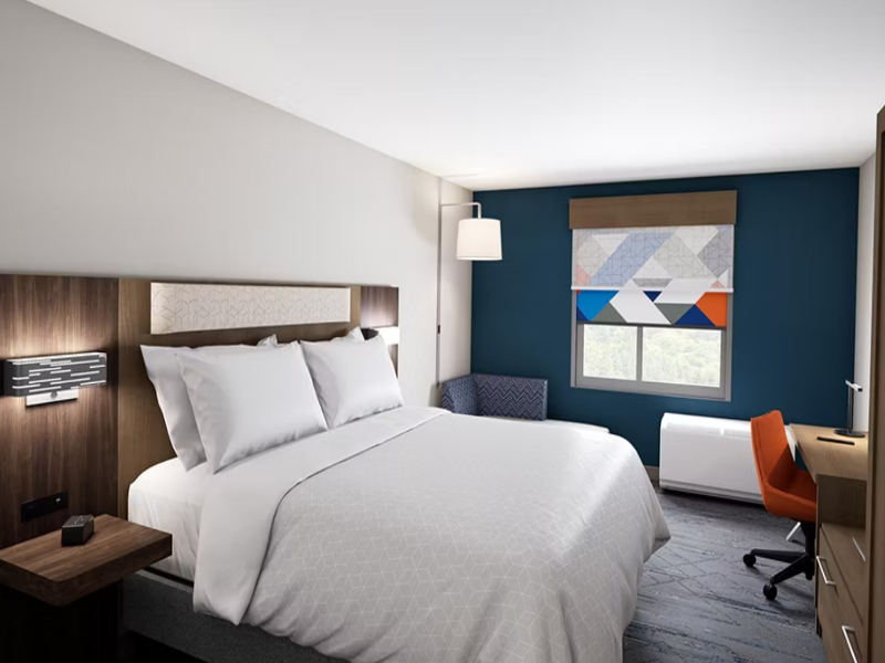 Holiday Inn Express & Suites Roseburg North image