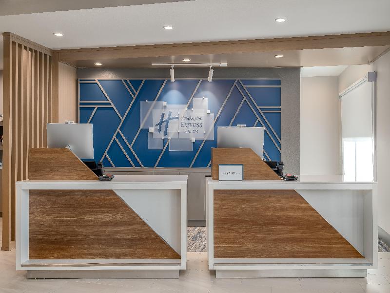 Holiday Inn Exp & Sts DFW Airport Sthwst - Euless image
