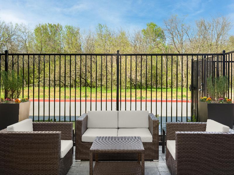 Holiday Inn Exp & Sts DFW Airport Sthwst - Euless image
