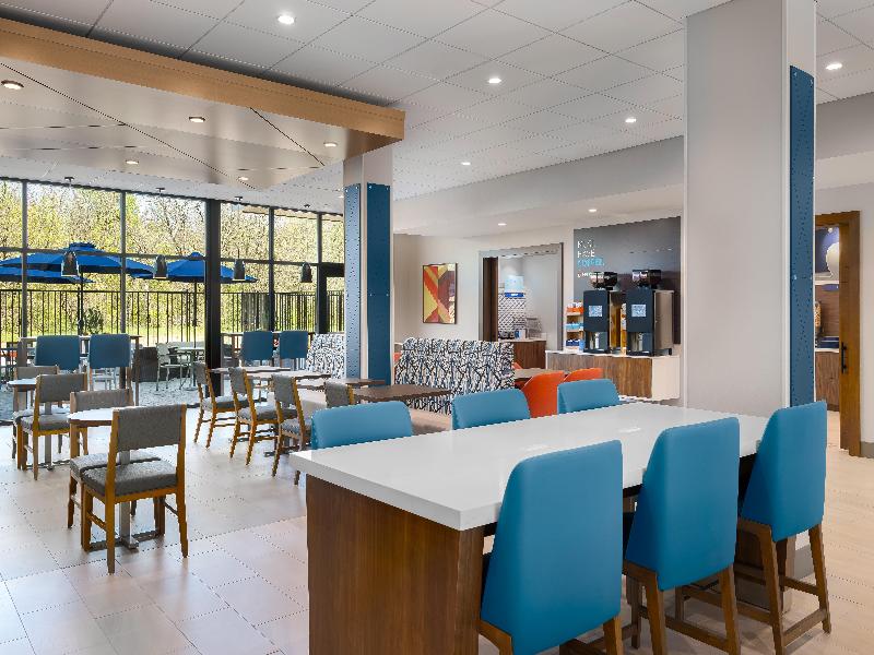 Holiday Inn Exp & Sts DFW Airport Sthwst - Euless image