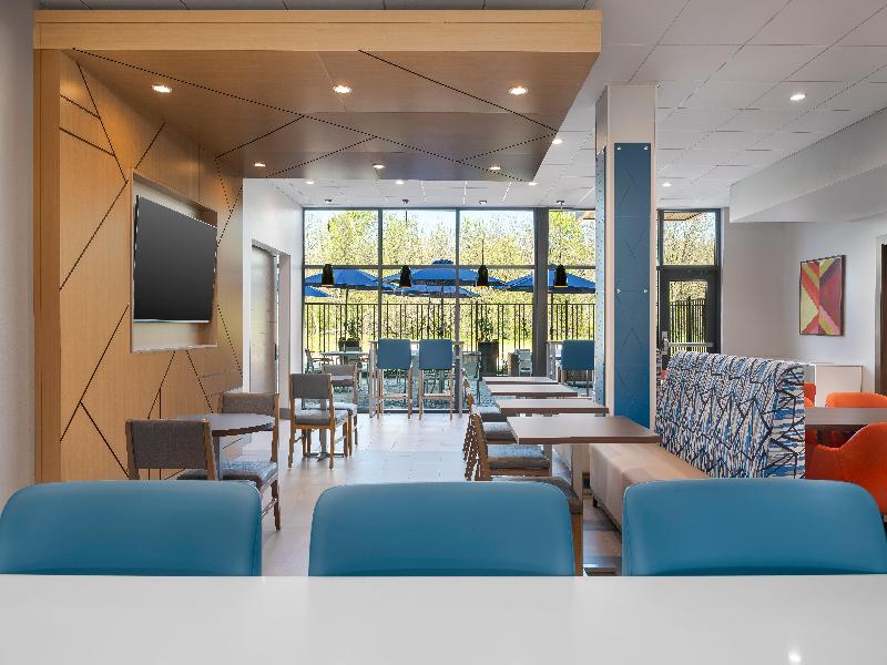Holiday Inn Exp & Sts DFW Airport Sthwst - Euless image