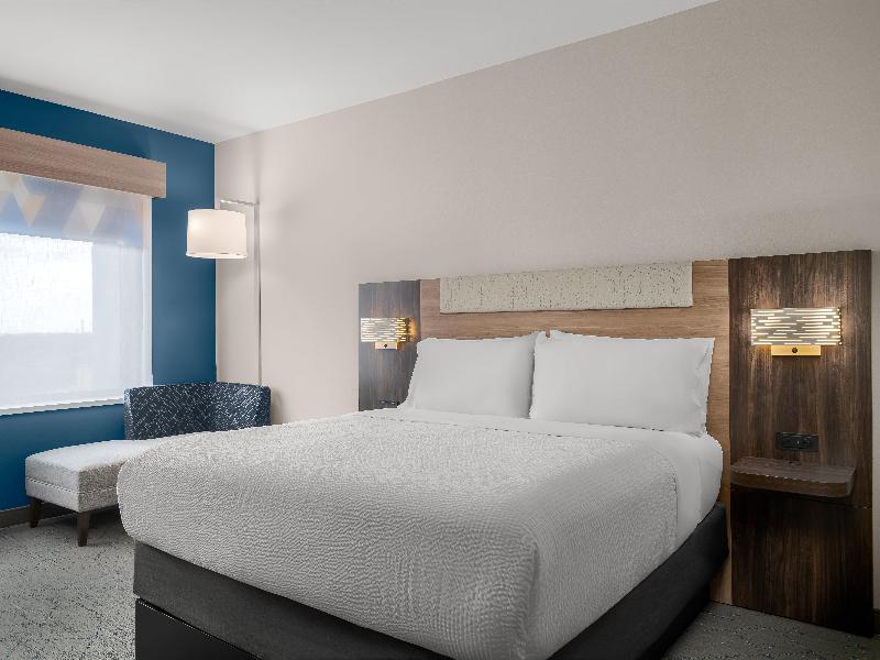 Holiday Inn Exp & Sts DFW Airport Sthwst - Euless image