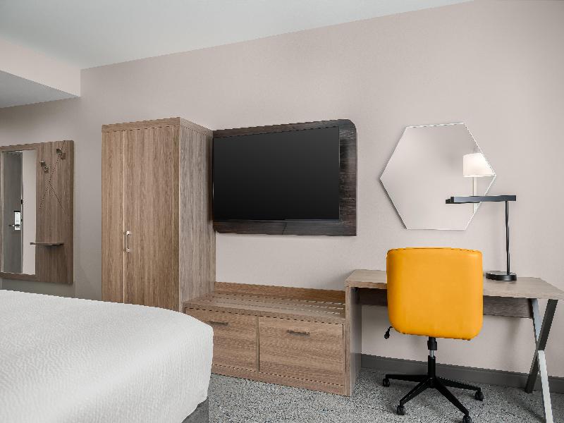 Holiday Inn Exp & Sts DFW Airport Sthwst - Euless image