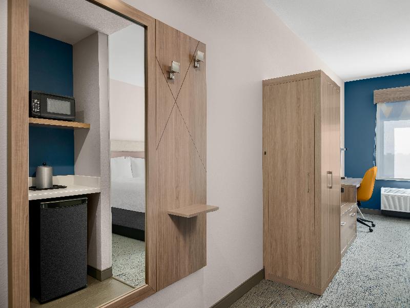 Holiday Inn Exp & Sts DFW Airport Sthwst - Euless image